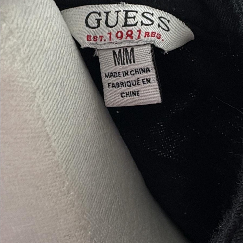 #Y2K Guess Black V-Neck Short Sleeve Tee - Picture 5 of 5